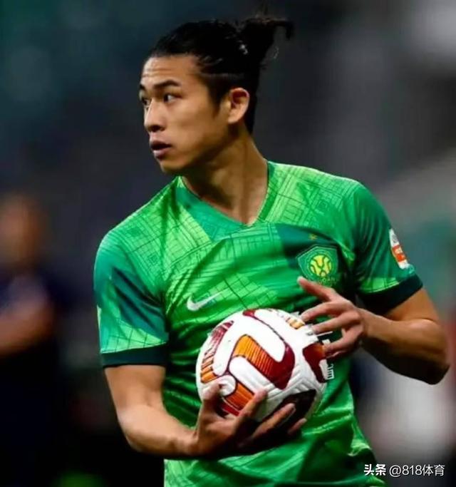 内讧!国安惨败被球迷贴脸开大,张玉宁怒怼:我们不想踢好?有啥哔哔